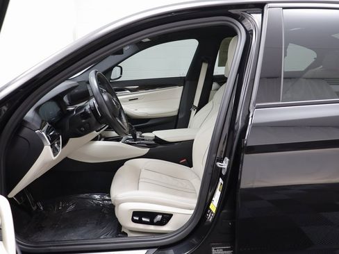 Used 2019 BMW M550i xDrive w/ Premium Package image 5