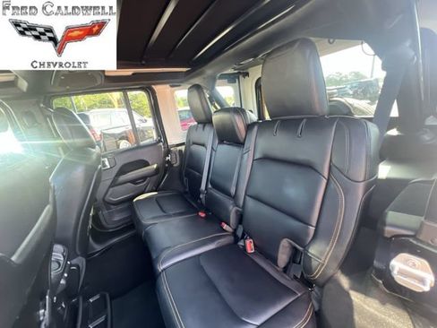 Used 2024 Jeep Wrangler Unlimited Sahara w/ Technology Group AWD/4WD image 30