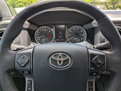 Used 2020 Toyota Tacoma SR5 RWD image 24