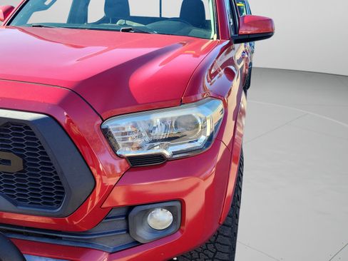 Used 2017 Toyota Tacoma SR5 w/ Tow Package image 7