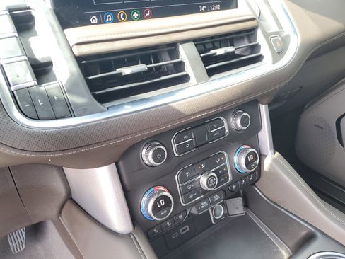 Used 2021 GMC Yukon SLT w/ SLT Premium Package image 22