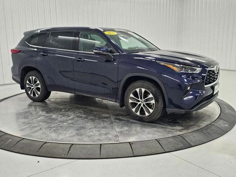 Used 2022 Toyota Highlander XLE image 7