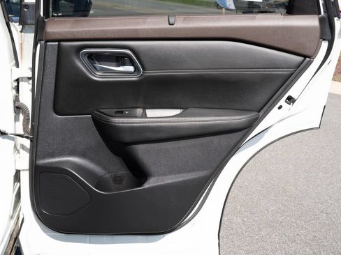 Used 2022 Nissan Rogue Platinum w/ Head-Up Display Package FWD image 14