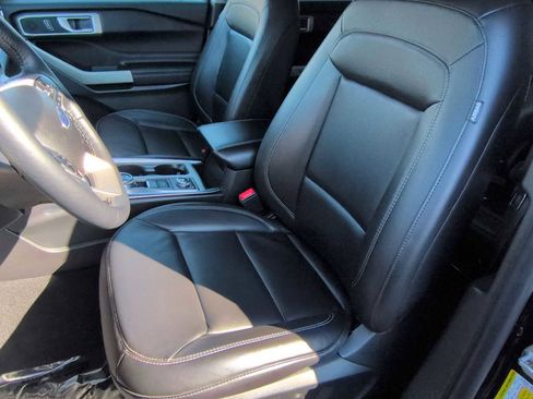 Used 2023 Ford Explorer XLT w/ Equipment Group 202A image 17