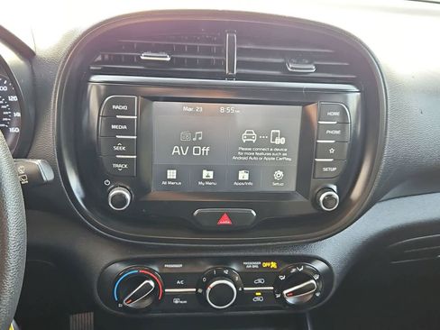 Used 2020 Kia Soul LX image 27