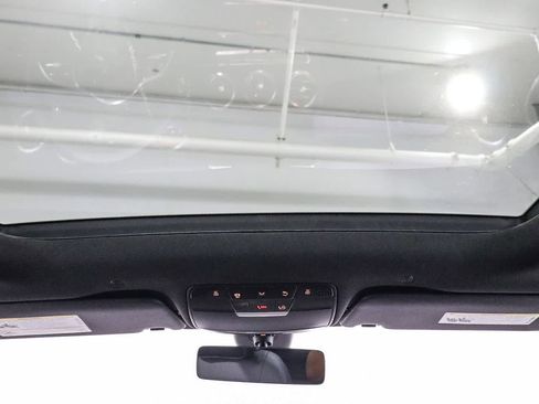 Used 2021 Mercedes-Benz GLC 300 4MATIC image 11
