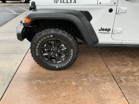 Used 2021 Jeep Wrangler Unlimited Sport image 25