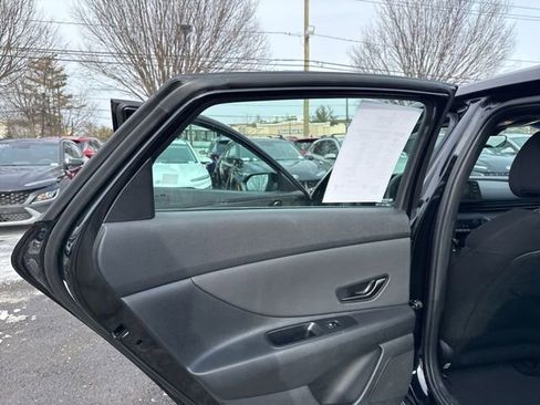 Certified 2025 Hyundai Elantra Sport image 34