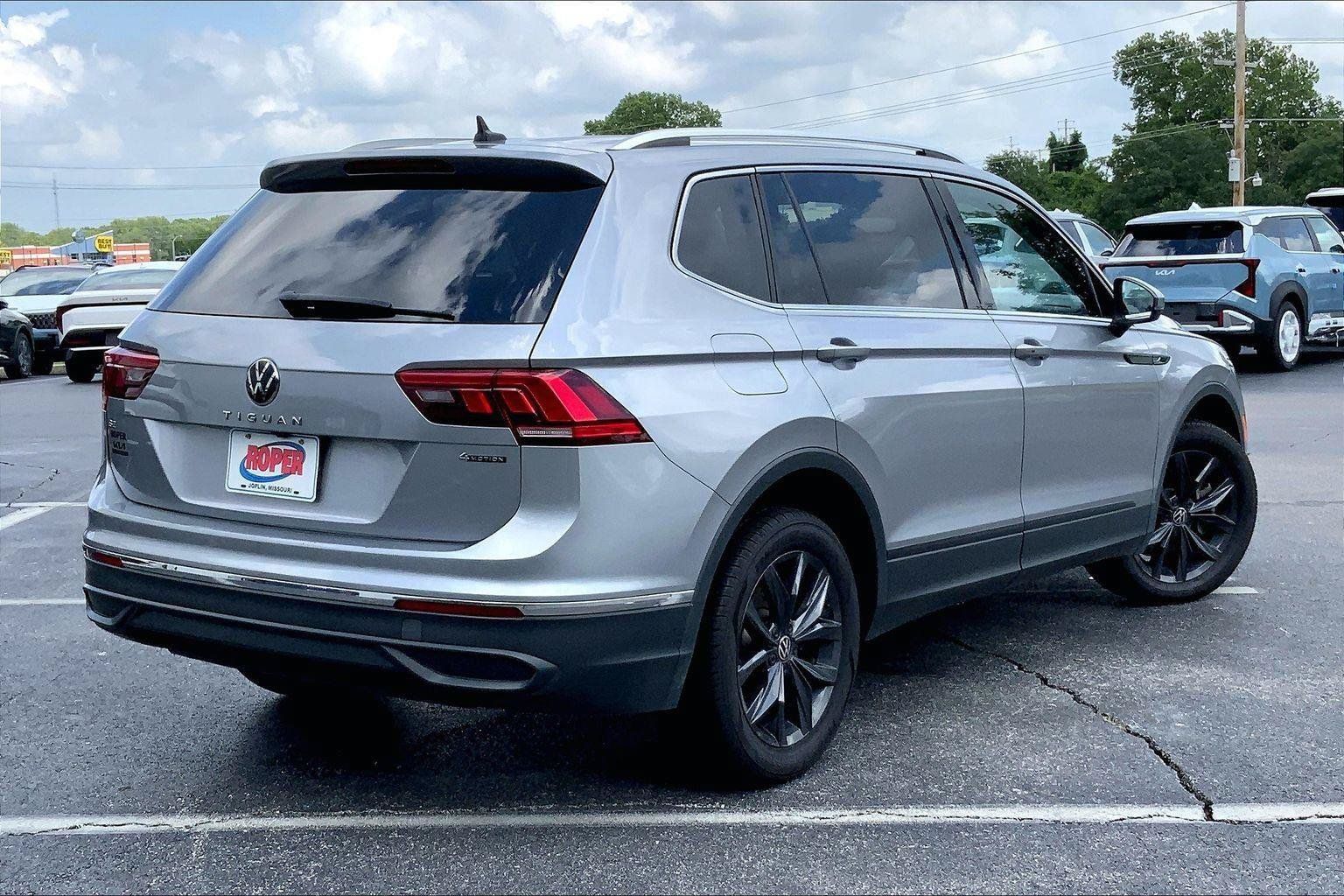 Used 2024 Volkswagen Tiguan SE AWD/4WD image 9