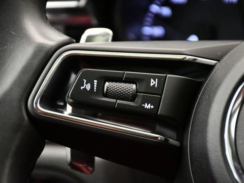 Used 2025 Porsche Macan image 27