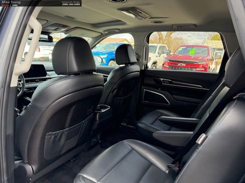 Used 2025 Kia Telluride S image 12