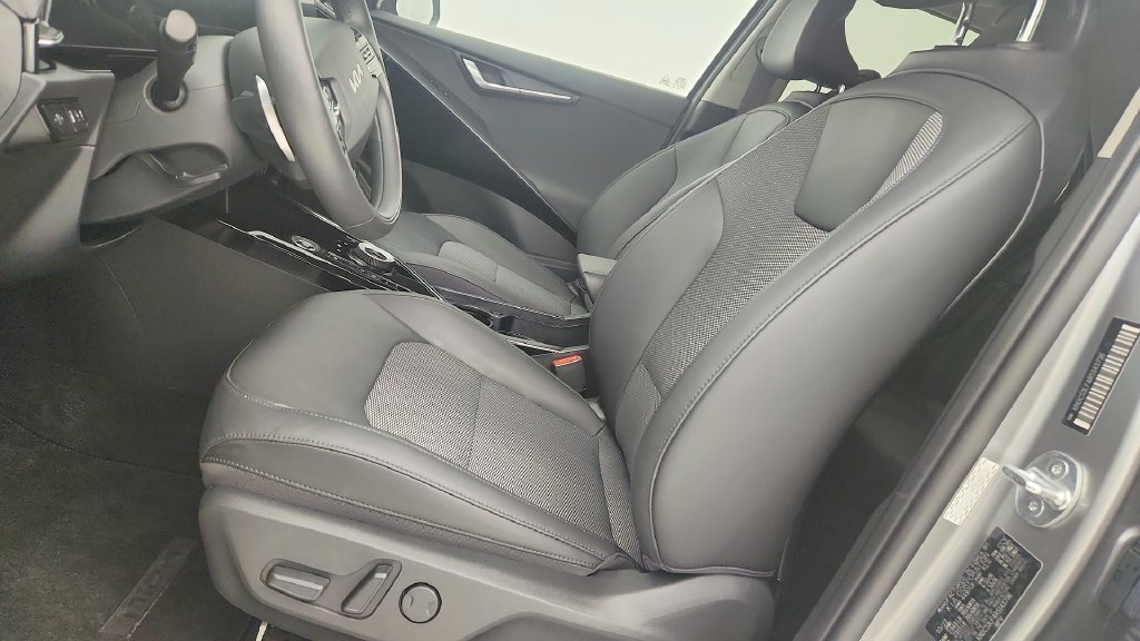 Used 2024 Kia Niro EX w/ EX Cold Weather Package FWD image 14