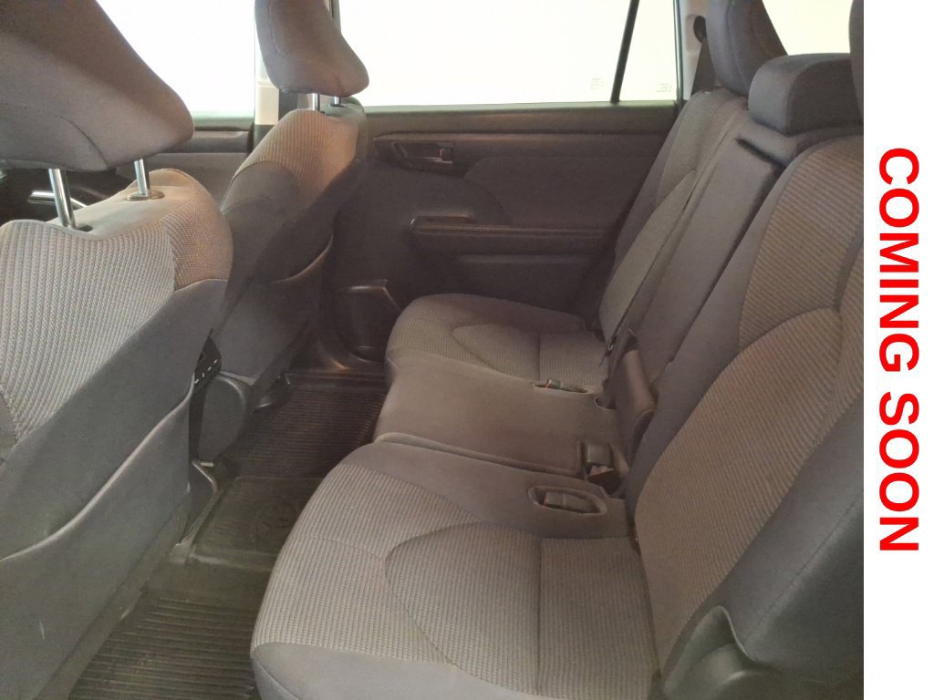 Used 2022 Toyota Highlander LE AWD/4WD image 15