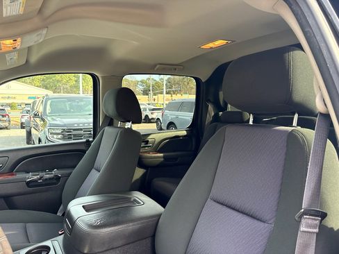 Used 2013 Chevrolet Avalanche LS image 15