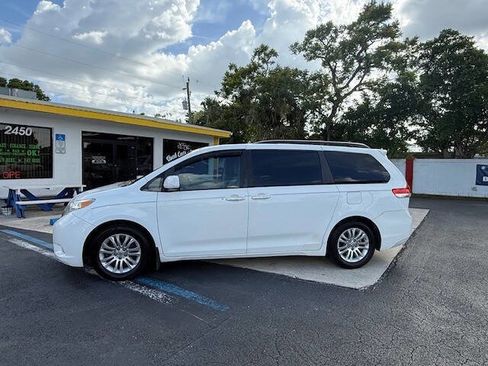 Used 2011 Toyota Sienna XLE image 8