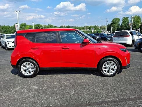 Used 2023 Kia Soul LX w/ LX Technology Package FWD image 9