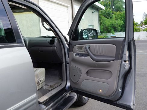 Used 2003 Toyota Sequoia Limited AWD/4WD image 32