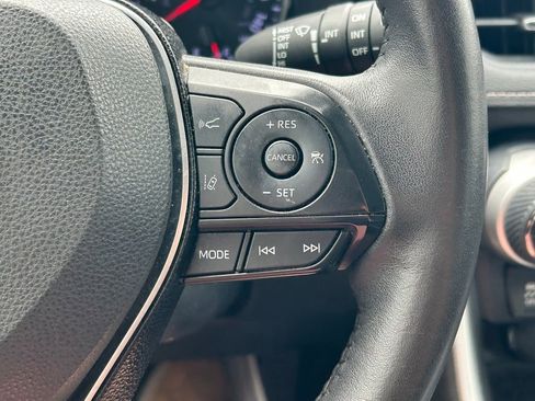 Used 2020 Toyota RAV4 XLE Premium FWD image 38