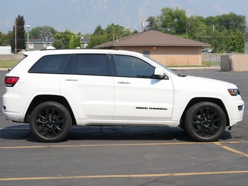 Used 2019 Jeep Grand Cherokee Altitude AWD/4WD image 6
