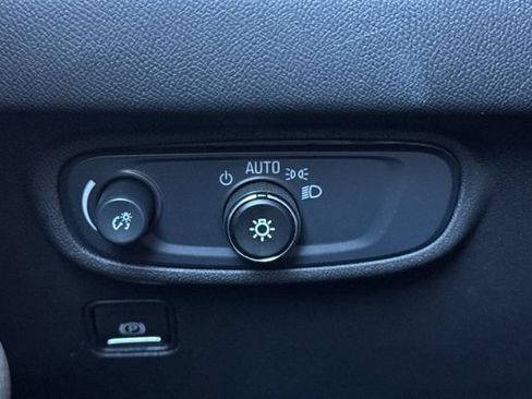 Used 2024 GMC Terrain SLE AWD/4WD image 41
