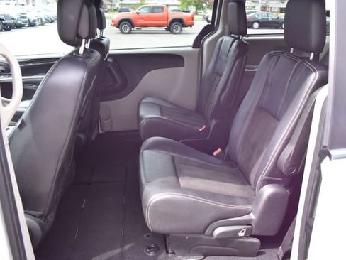 Used 2019 Dodge Grand Caravan SXT FWD image 28