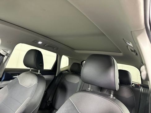 Used 2024 Volkswagen Taos SE image 12