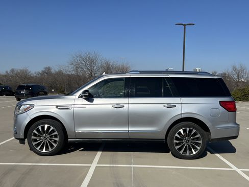 Used 2021 Lincoln Navigator Reserve image 4