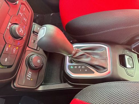Used 2018 Jeep Renegade Latitude w/ Popular Equipment Group AWD/4WD image 24