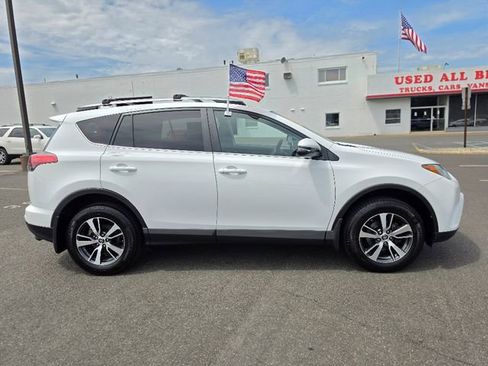 Used 2017 Toyota RAV4 XLE AWD/4WD image 8