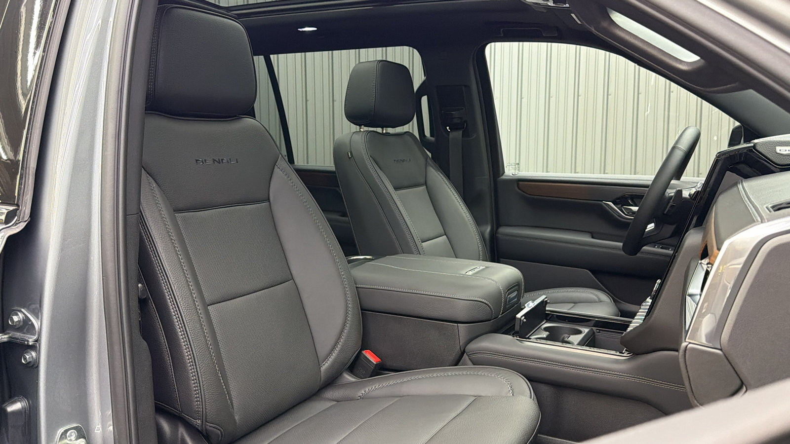 Used 2026 GMC Yukon XL Denali w/ Sun & Power Step Package AWD/4WD image 36