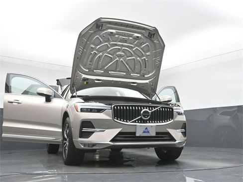 Used 2023 Volvo XC60 B5 Plus image 51