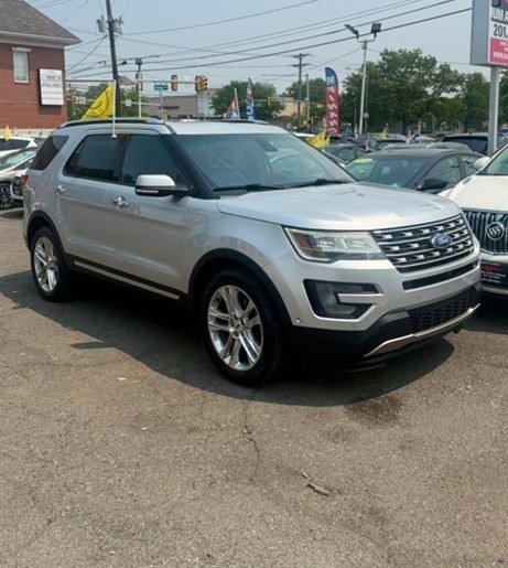 Used 2017 Ford Explorer Limited w/ Equipment Group 301A AWD/4WD image 4