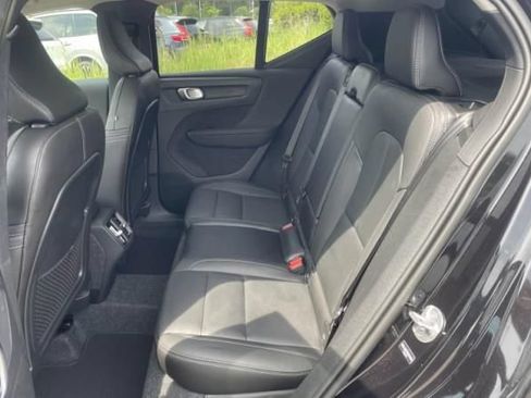 Used 2025 Volvo XC40 B5 Plus AWD/4WD image 5