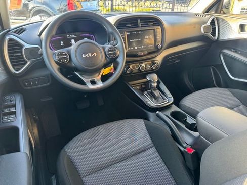 Certified 2025 Kia Soul LX image 13