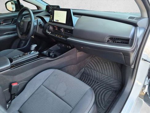 Used 2025 Toyota Prius LE FWD image 20