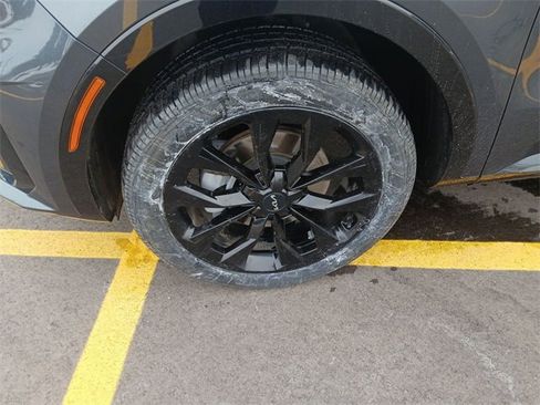 Certified 2023 Kia Sorento SX image 10