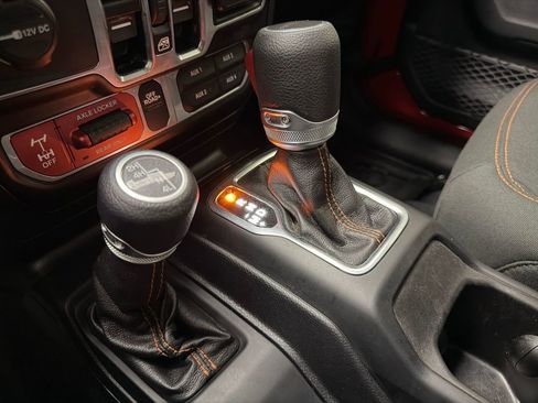 Used 2021 Jeep Gladiator Mojave AWD/4WD image 27