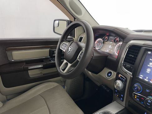 Used 2018 RAM 1500 Laramie w/ Convenience Group AWD/4WD image 10