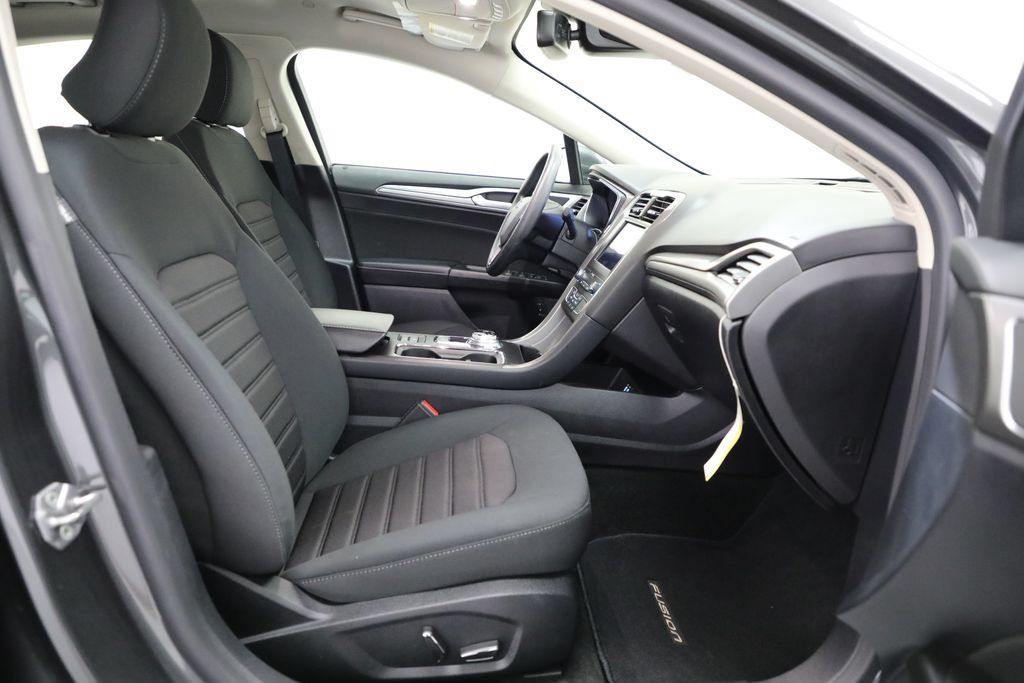 Used 2019 Ford Fusion SE FWD image 13