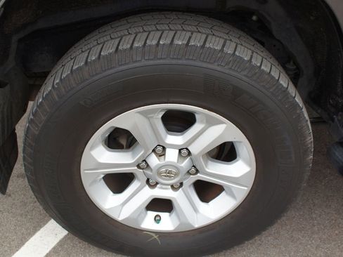 Used 2016 Toyota 4Runner SR5 Premium image 26