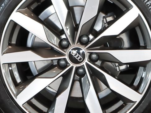 Used 2023 Audi A4 2.0T Premium w/ Convenience Package image 7