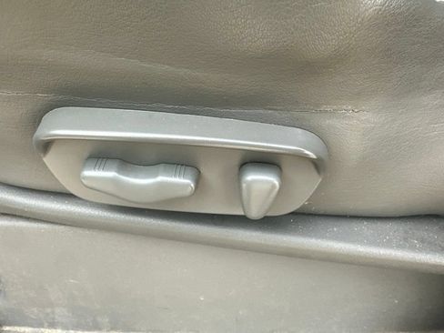 Used 2011 Nissan Frontier SL AWD/4WD image 5
