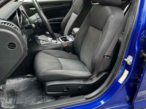 Used 2019 Chrysler 300 Touring w/ Sport Appearance Package RWD image 31