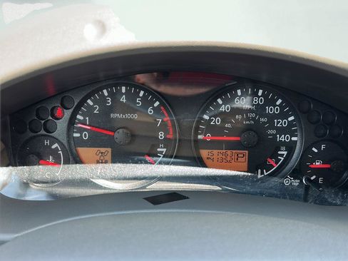 Used 2010 Nissan Frontier SE w/ Moonroof Pkg AWD/4WD image 9