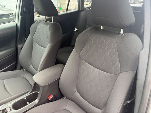 Used 2025 Toyota Corolla Cross LE image 34