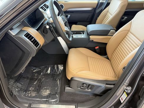 New 2026 Land Rover Discovery Limited Edition image 9