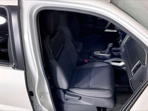 Certified 2024 Nissan Frontier SV w/ Hardbody Edition image 10