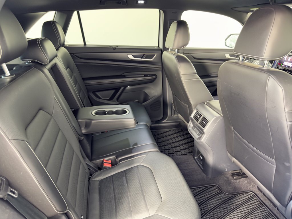 Used 2024 Volkswagen Atlas Cross Sport SEL R-Line AWD/4WD image 29
