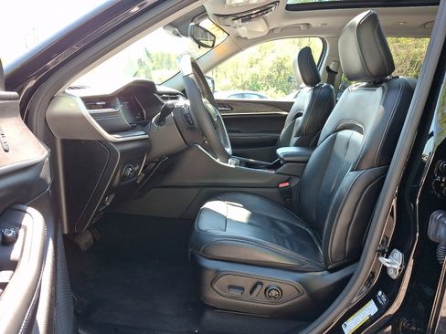 Used 2023 Jeep Grand Cherokee L Limited w/ Black Appearance Package AWD/4WD image 15