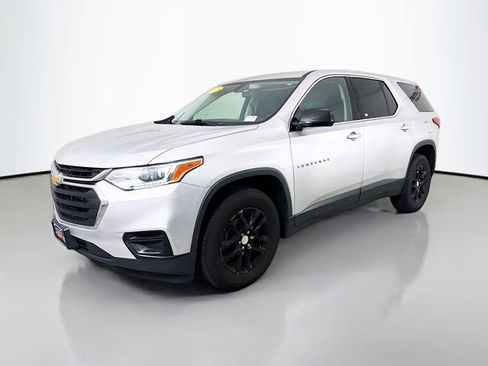 Used 2018 Chevrolet Traverse LS image 3